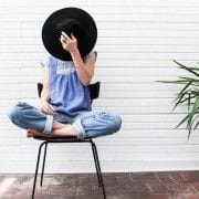 vrouw die haar grenzen bewaakt